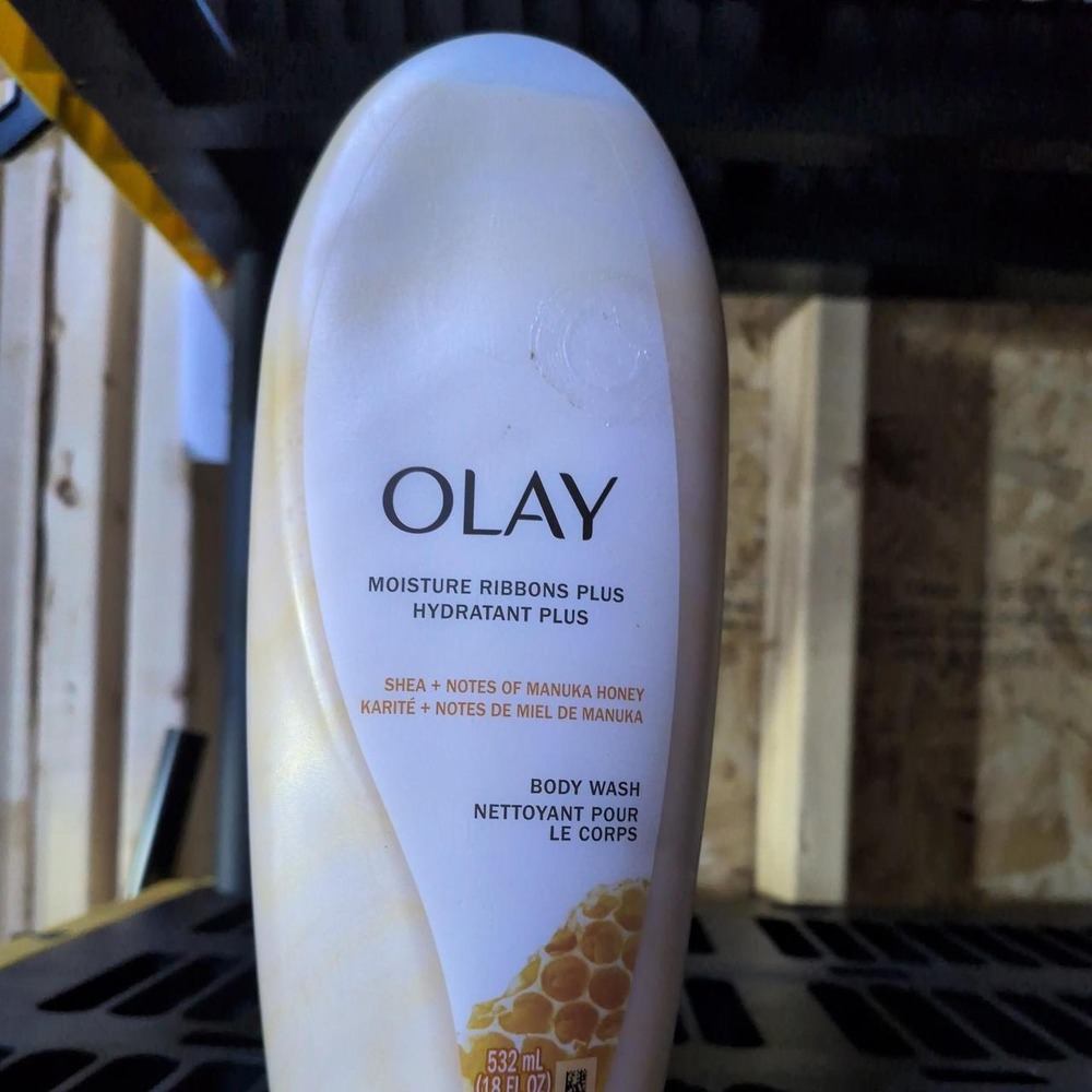 OLAY Moisture Ribbon body wash with Shea & Honey